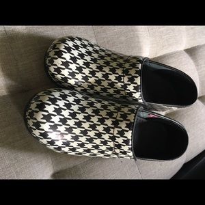 Sanita Clogs